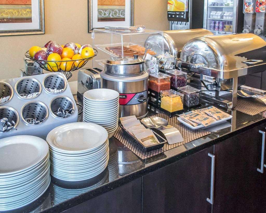 Clarion Hotel Beachwood-Cleveland Restaurant bilde